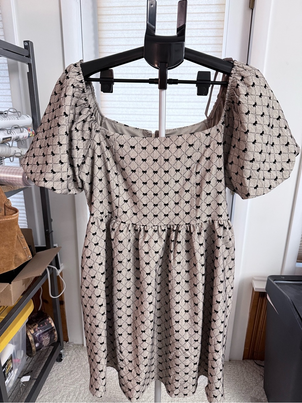 Womens Puff Sleeve Square Neck babydoll Dress in Beige Black bows pattern L NWT